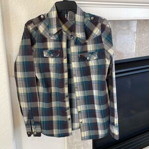 BKE super cute snap metal button front. M Adjustable back strap. 100 % cotton